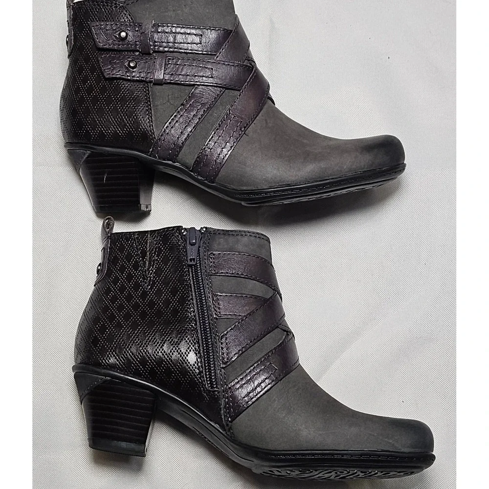 EARTH Emerald Dark Grey Soft‎ Buck Ankle Boots Side Zip Heel Womens Size 6.0